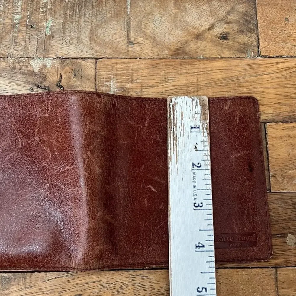 Carré Royal Bifold Wallet Genuine Leather Distressed Texture Embossed Logo